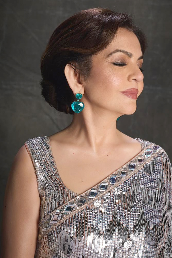 Nita Ambani looked Radiant At Manish Malhotras Diwali bash Photos 5