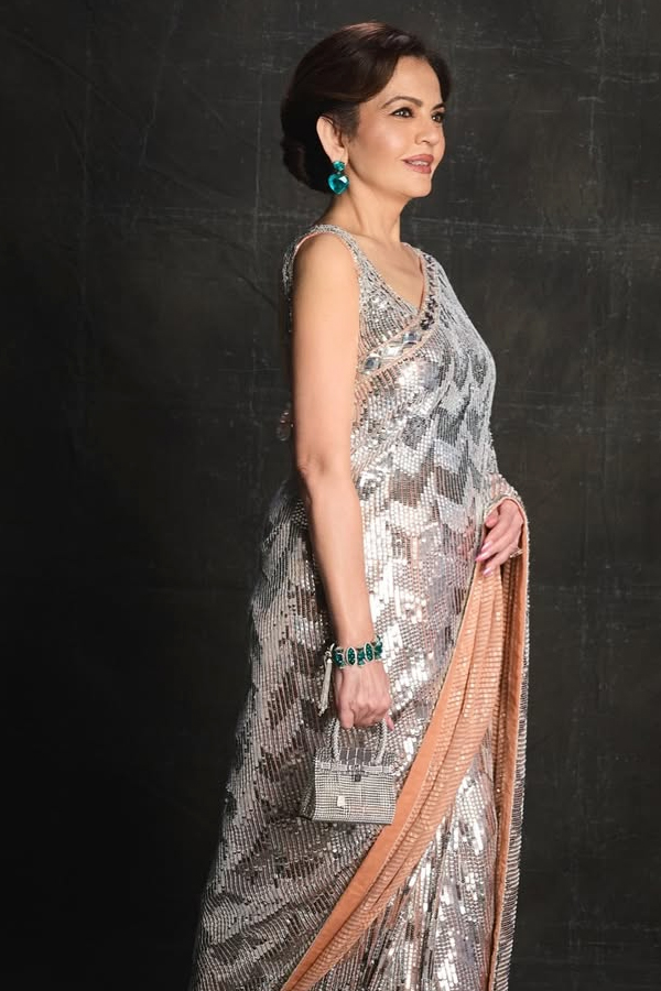 Nita Ambani looked Radiant At Manish Malhotras Diwali bash Photos 7