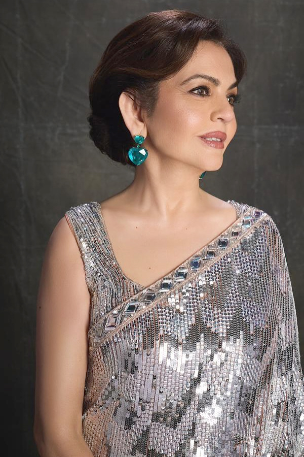 Nita Ambani looked Radiant At Manish Malhotras Diwali bash Photos 8
