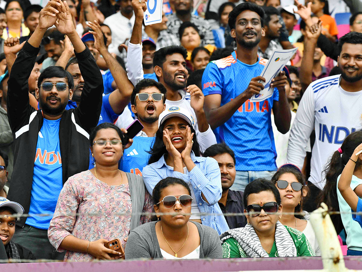 Vizag Crowd Cheers Team India in Thrilling ICC Womens World Cup 2025 Photos13
