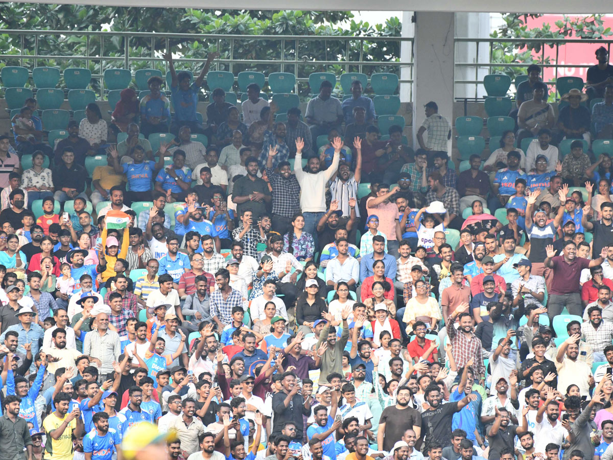 Vizag Crowd Cheers Team India in Thrilling ICC Womens World Cup 2025 Photos16