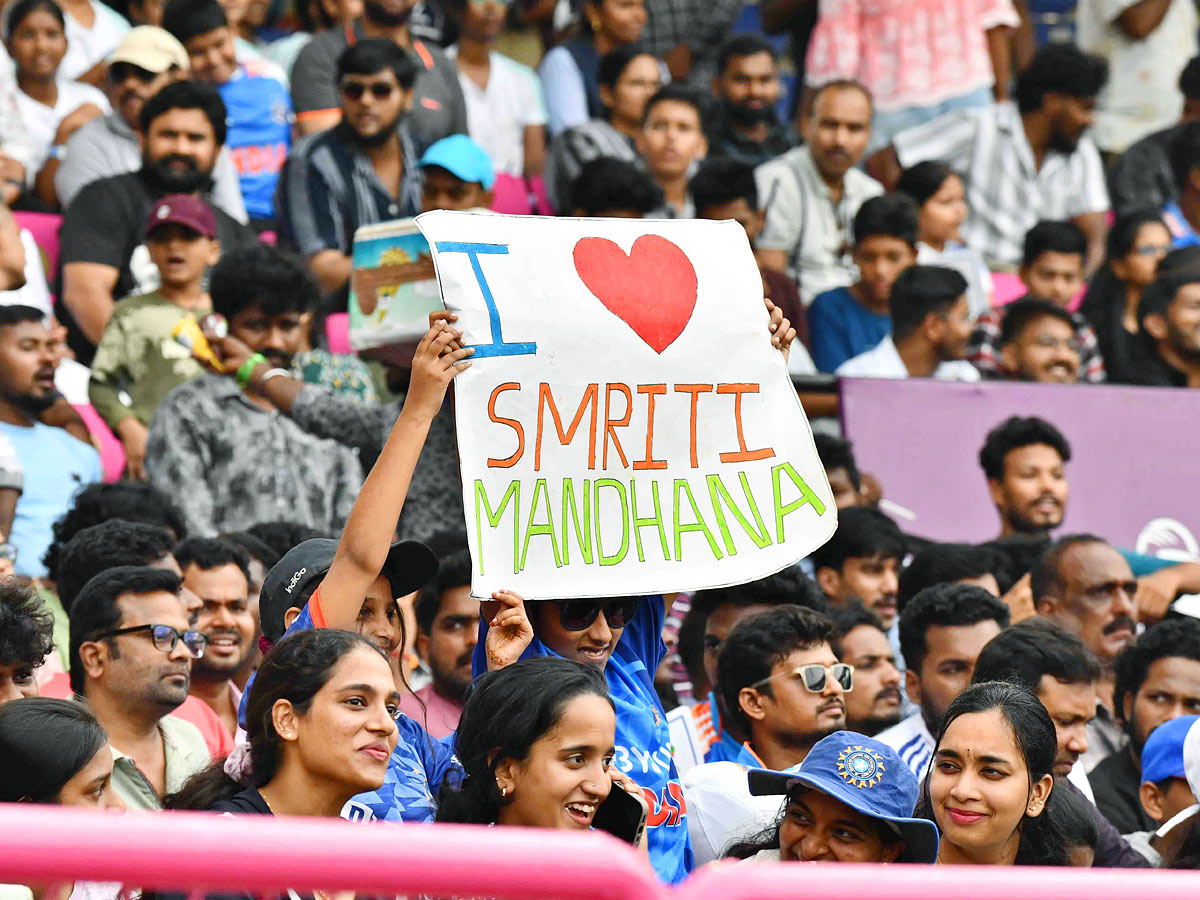 Vizag Crowd Cheers Team India in Thrilling ICC Womens World Cup 2025 Photos3