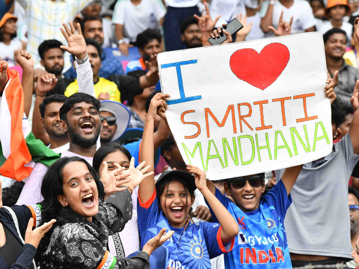 Vizag Crowd Cheers Team India in Thrilling ICC Womens World Cup 2025 Photos4