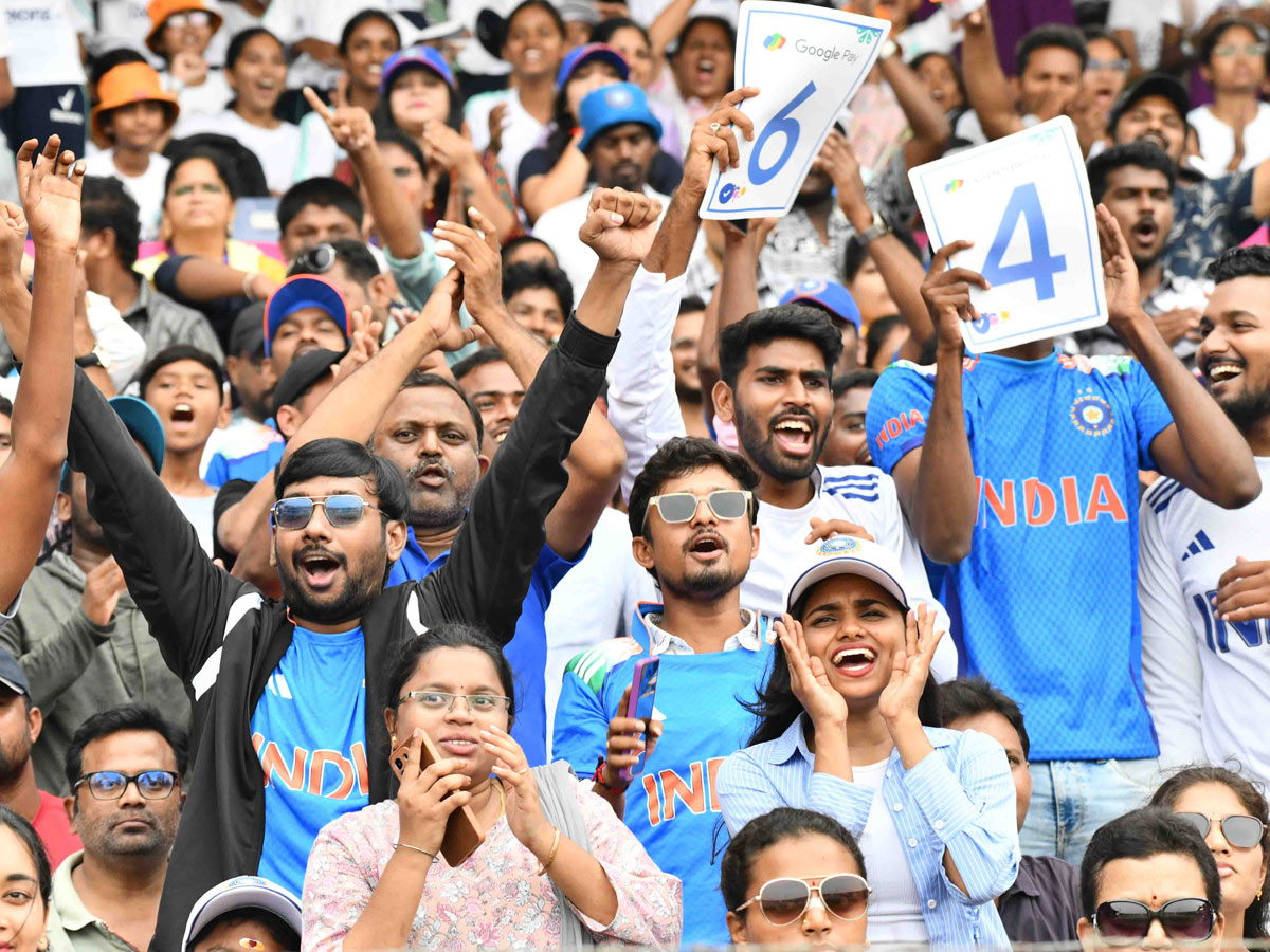 Vizag Crowd Cheers Team India in Thrilling ICC Womens World Cup 2025 Photos12
