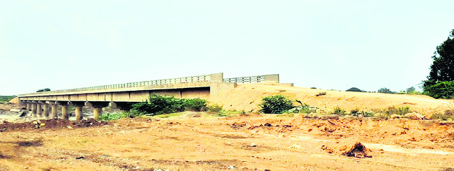 వంతెనల పనులకు మోక్షమెన్నడో?1