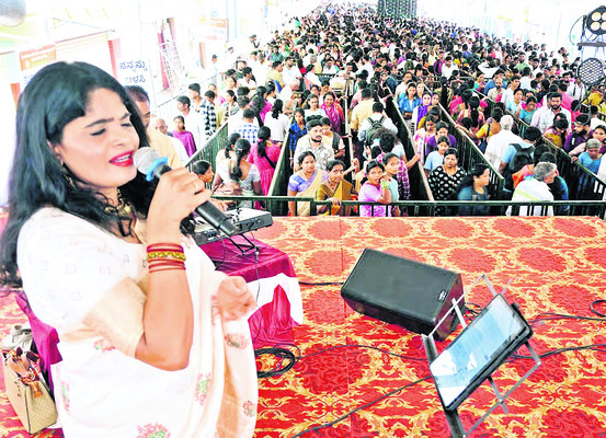 హాసనాంబ దర్శనానికి భక్త దండు 1