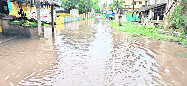 జిల్లాను ముంచెత్తిన వాన 1