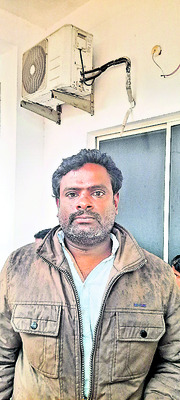 మా పిల్లలను పాఠశాలకు రానివ్వడం లేదు1