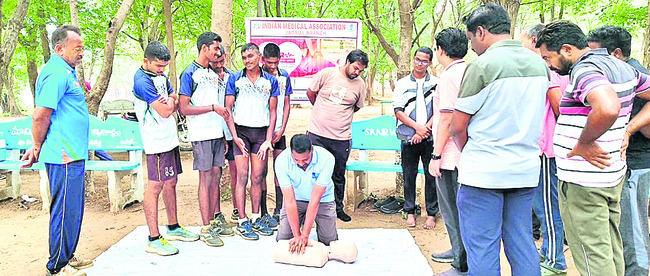 రాజరాజేశ్వరుని సన్నిధిలో మంత్రి అడ్లూరి1