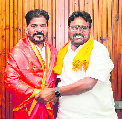 సీఎంను కలిసిన బీజేపీ నేత ఆచారి
1