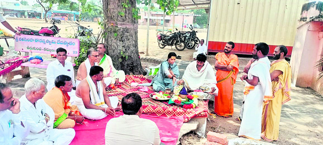 గిట్టుబాటు ధరలేక ఉల్లి పంట తొలగింపు 1