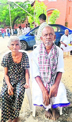 దూర ప్రాంతాల నుంచి తరలివచ్చి..5