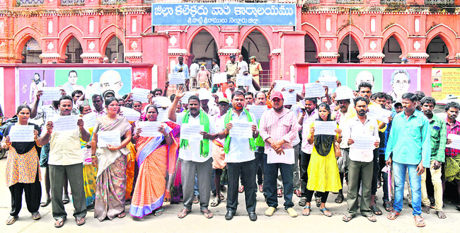 దూర ప్రాంతాల నుంచి తరలివచ్చి..2