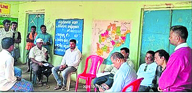పాఠశాలకు తాళాలు 1