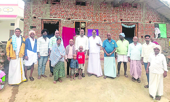 నిరుపేదలకు అండగా ఉంటాం 1