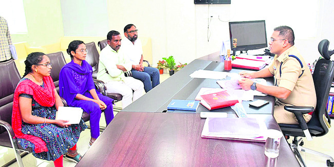 గ్రీవెన్స్ డేకు 27 ఫిర్యాదులు2