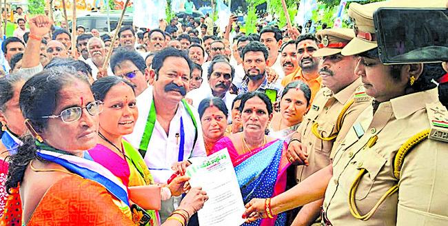కల్తీ మద్యంపై కన్నెర్ర2