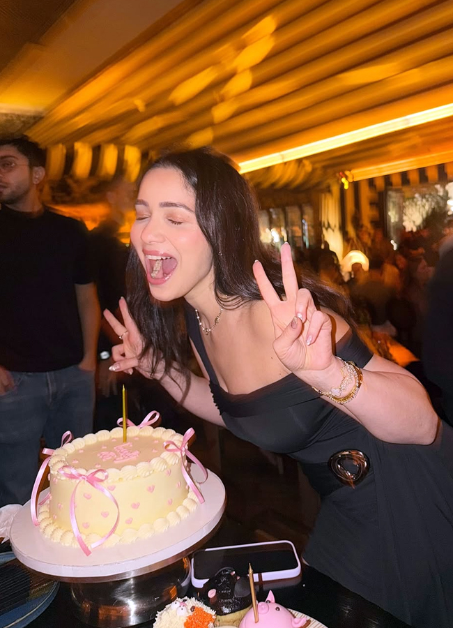 Sara Tendulkar Birthday Celebrations (Photos)2