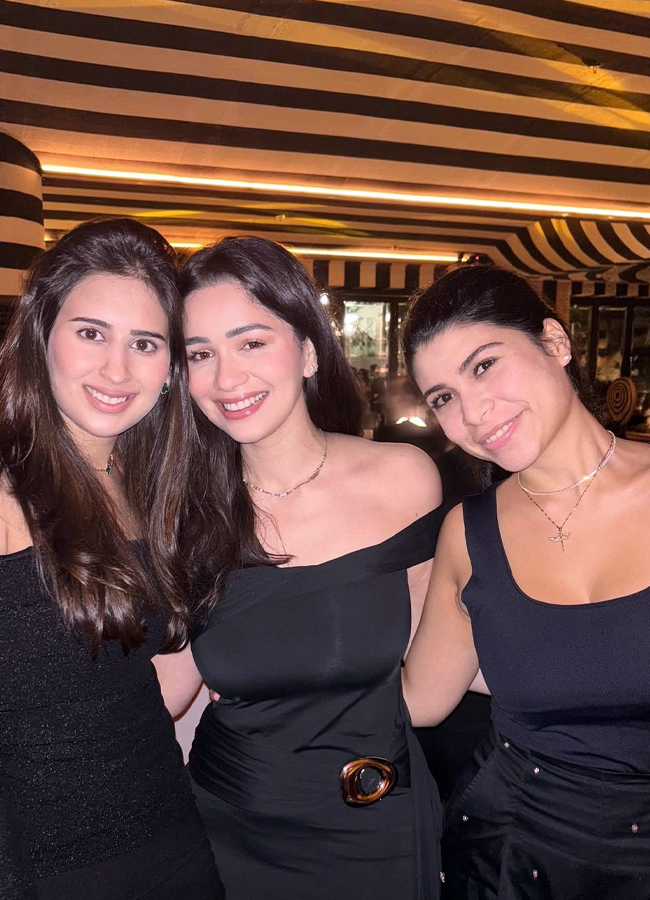 Sara Tendulkar Birthday Celebrations (Photos)8