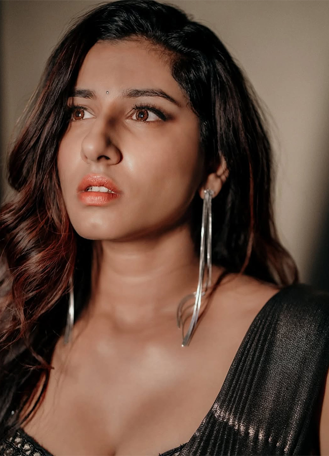 Telugu Actress Vishnu Priya Bhimeneni HD Photos10