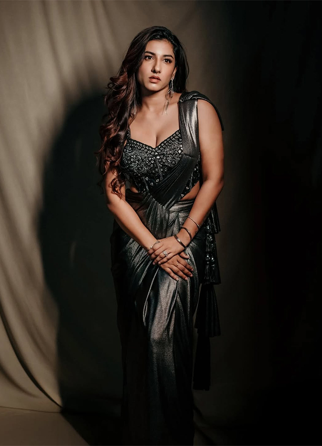 Telugu Actress Vishnu Priya Bhimeneni HD Photos11