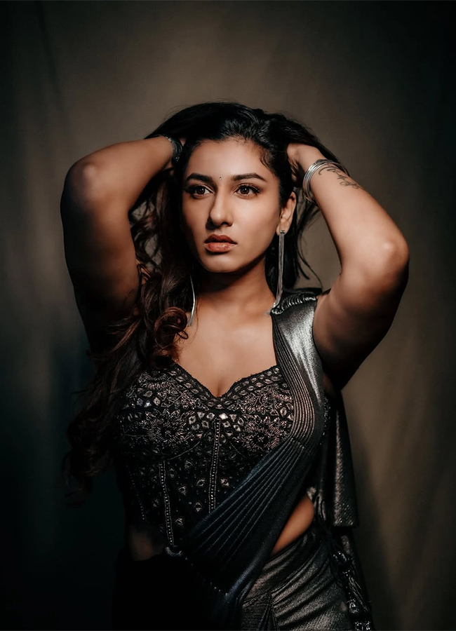 Telugu Actress Vishnu Priya Bhimeneni HD Photos7