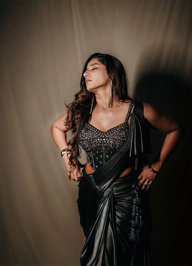 Telugu Actress Vishnu Priya Bhimeneni HD Photos8