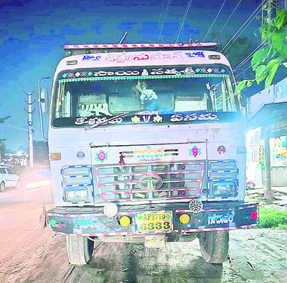 కై కలూరులో ఇసుక దుమారం 1