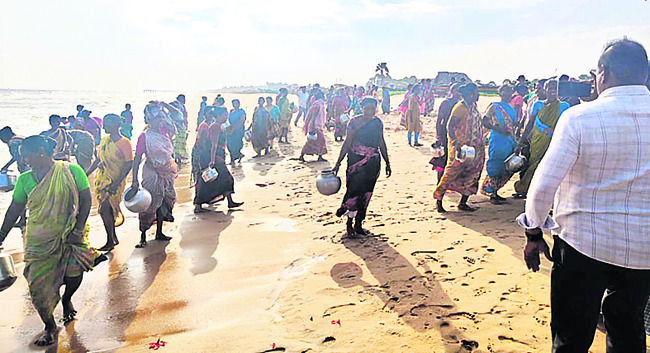 నీ చెంతనే బతుకుతున్నాం.. కాపాడు తల్లీ.. 1