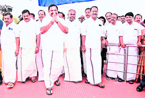 కరూర్ మృతులకు నివాళి3