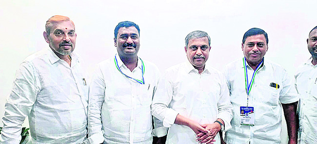 రైలు ఢీకొని వ్యక్తి మృతి 1