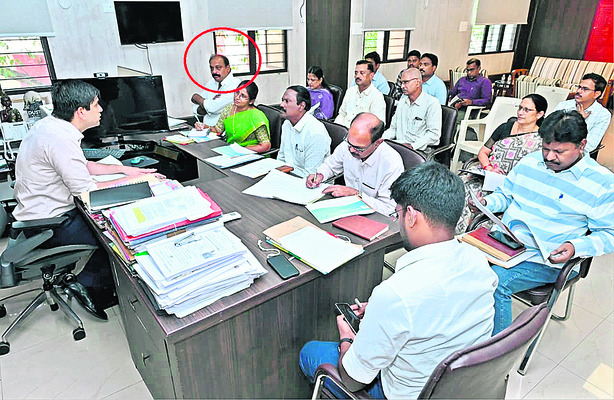 సర్కారు వేధింపులు సరికాదు!
4