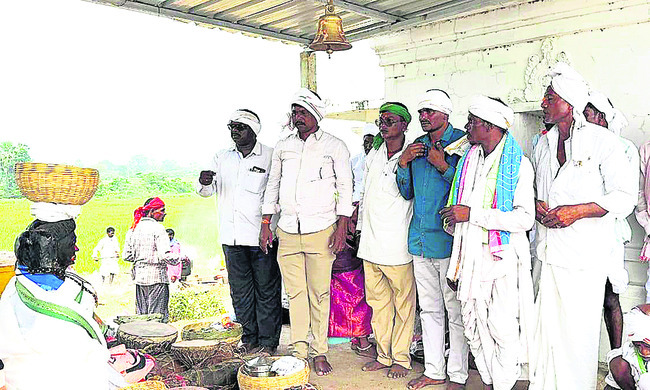 కాకో ఆలయం వద్ద భక్తుల సందడి1