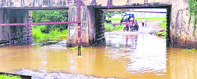 మళ్లీ పోటెత్తిన ఎర్ర కాలువ1