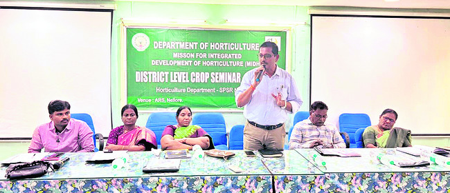 పర్యాటక రంగంపై పుస్తకావిష్కరణ
2