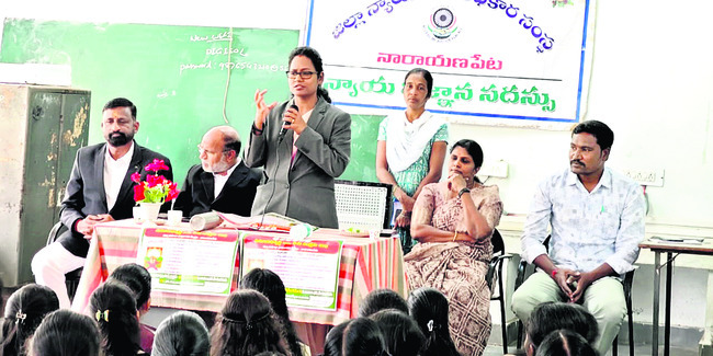 బాలికలు అన్ని రంగాల్లో రాణించాలి
2