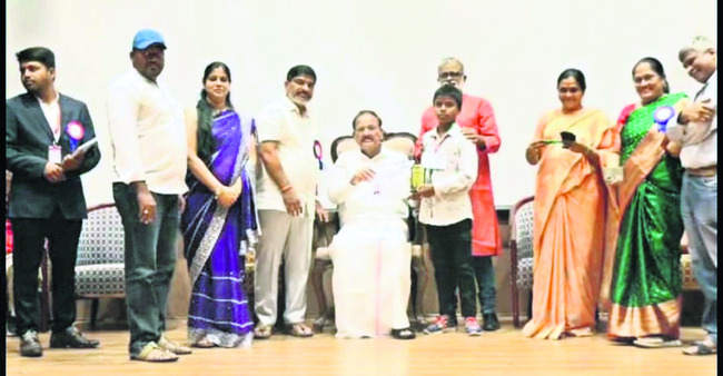 బాలికలు అన్ని రంగాల్లో రాణించాలి
3