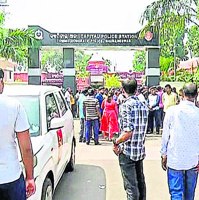 క్యాపిటల్ ఠాణా ముట్టడి 1