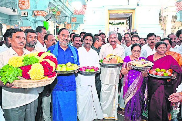 సర్కారు వేధింపులు సరికాదు!
2