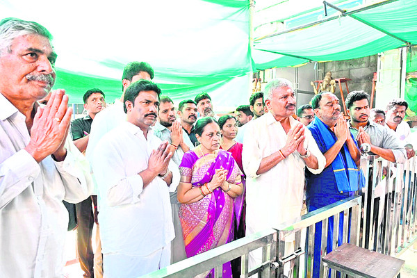 సర్కారు వేధింపులు సరికాదు!
1