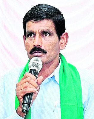 సర్కారు వేధింపులు సరికాదు!
9