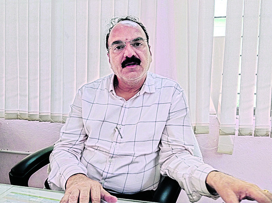సర్కారు వేధింపులు సరికాదు!
8