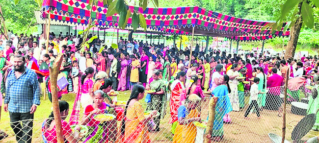 వేడుకగా పొల్లూరుధారాలమ్మ జాతర
1