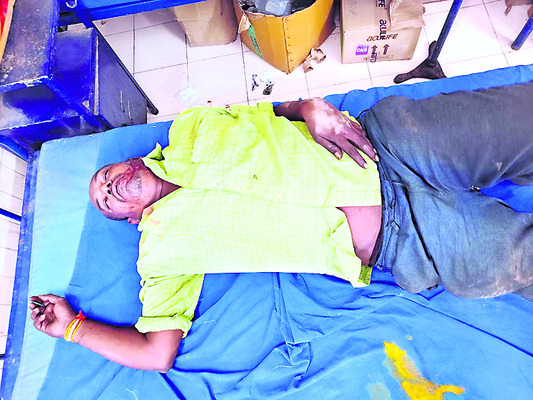 అటవీ భూముల ఆక్రమణను అడ్డుకున్న జనం2