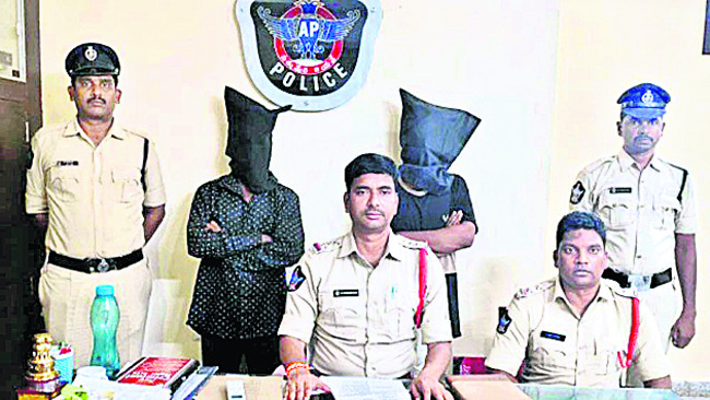 బురద నీరే.. తాగునీరు 2