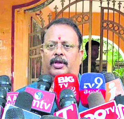 చిక్కుతున్నా ఆగని ‘చేతివాటం’1