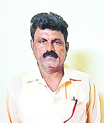 పట్టపగలే వ్యక్తి దారుణ హత్య 1