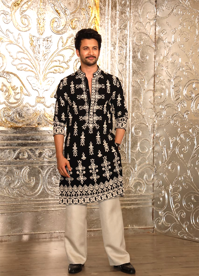 Manish Malhotra Diwali Bash 2025 Photos9