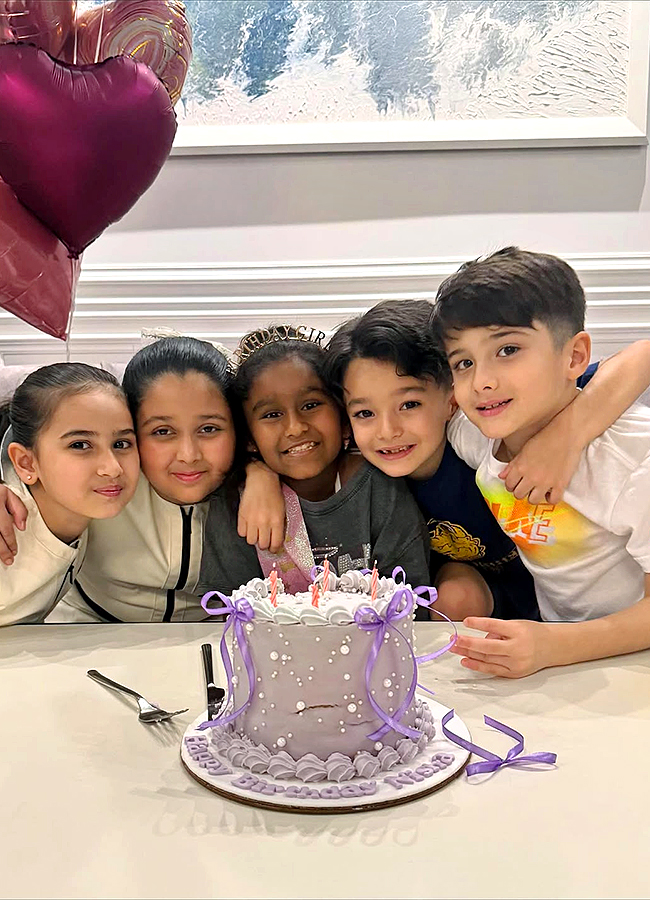 Sunny Leone Celebrates Daughters Birthday Photos10