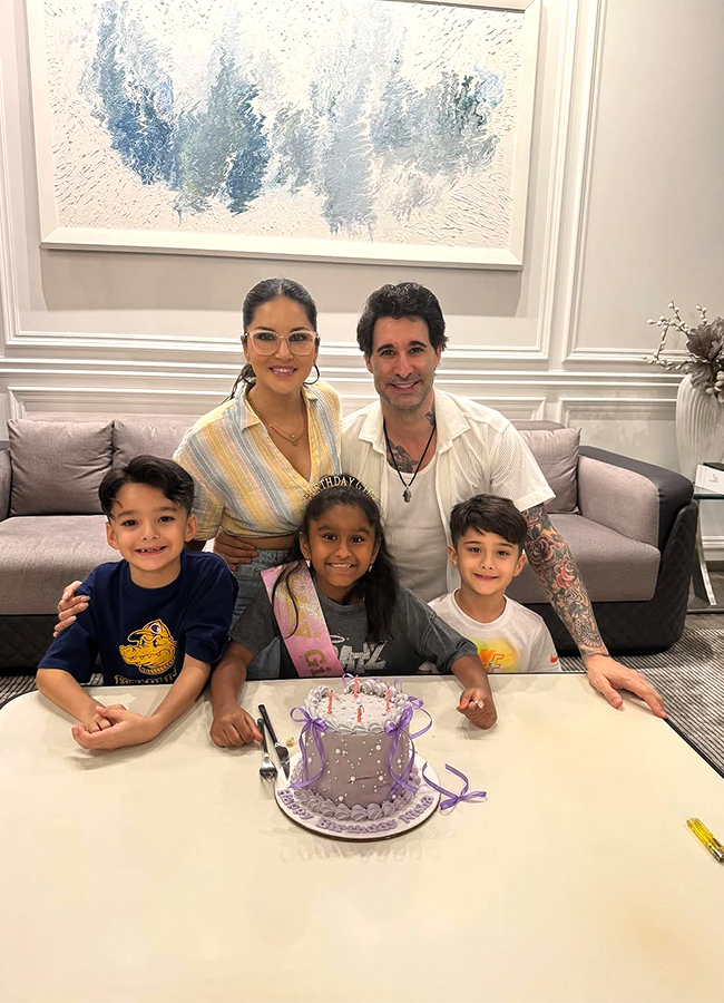 Sunny Leone Celebrates Daughters Birthday Photos2